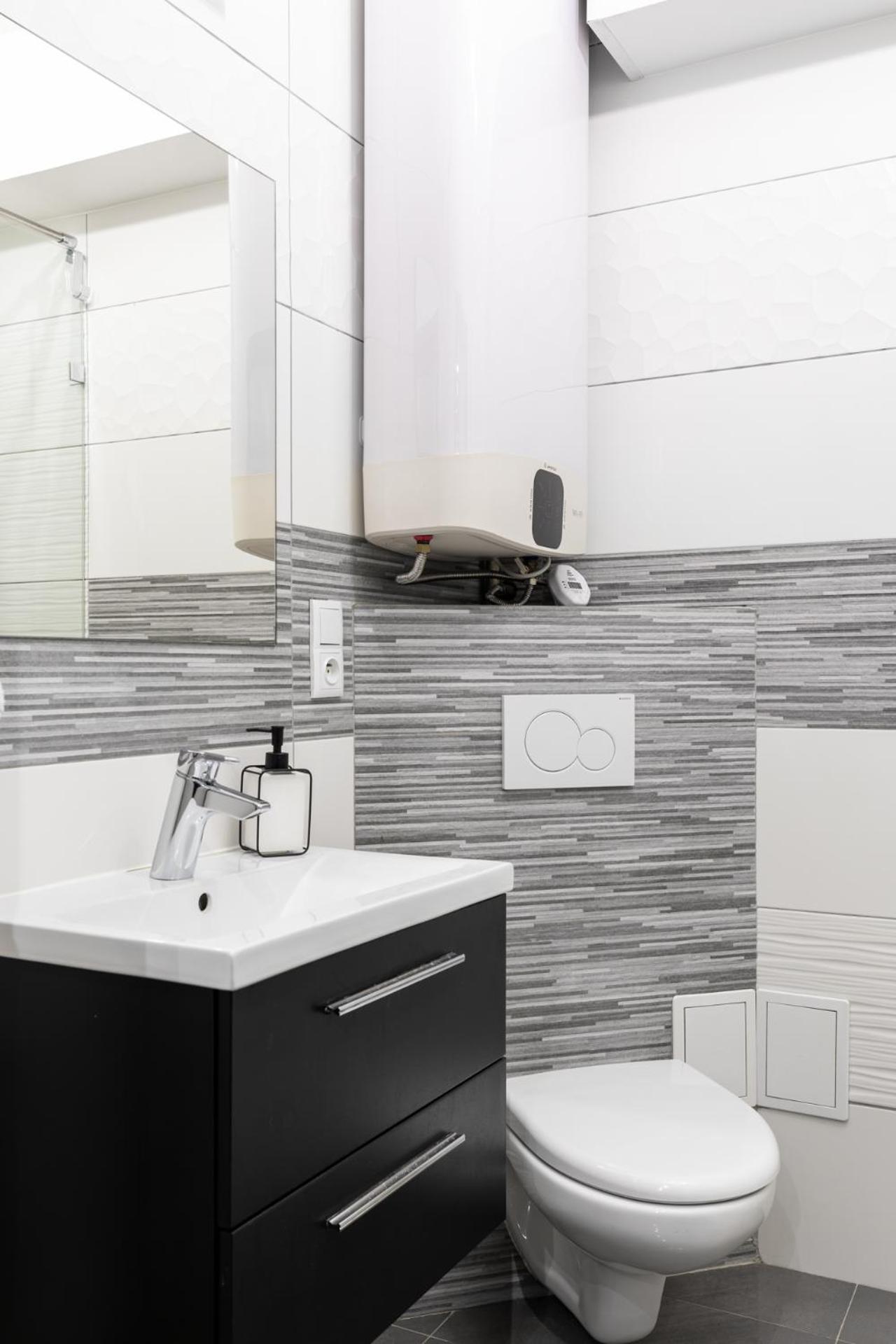 Apartamenty Premium, Faktura Vat, Zrodlowa Centrum Parter Ground Floor Parking Super Lokalizacja Two Bedrooms Kitchen 50 M2 キェルツェ エクステリア 写真